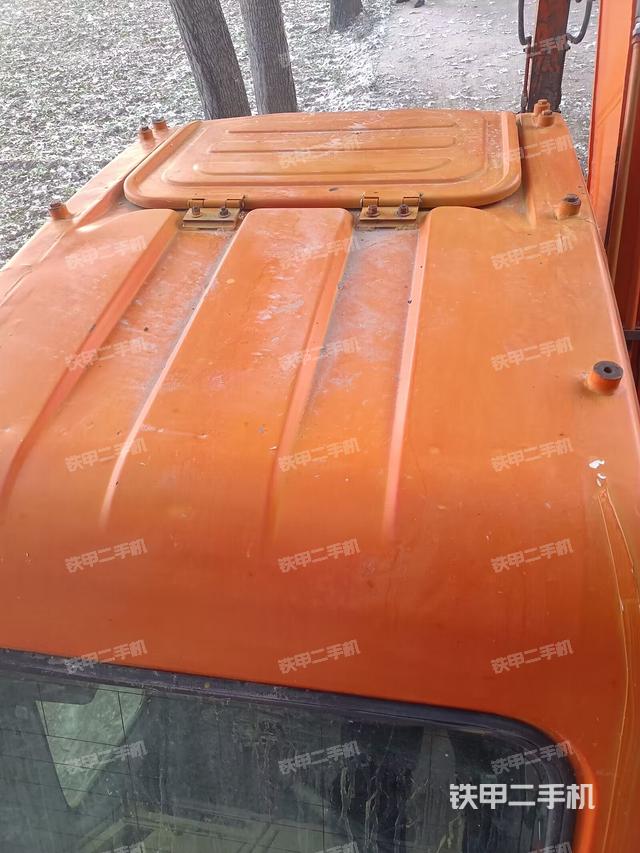 驾驶室顶部（整机外观）