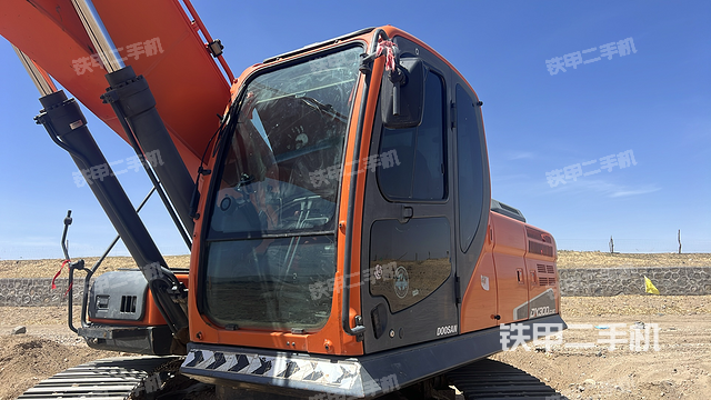 驾驶室整体（整机外观）