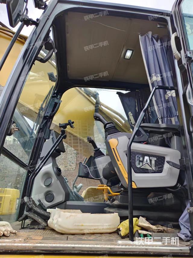 驾驶室顶部（整机外观）