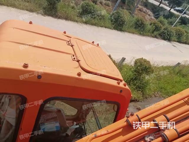 驾驶室顶部（整机外观）