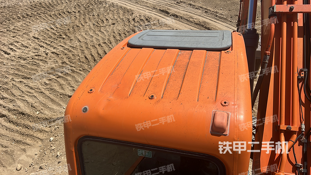 驾驶室顶部（整机外观）