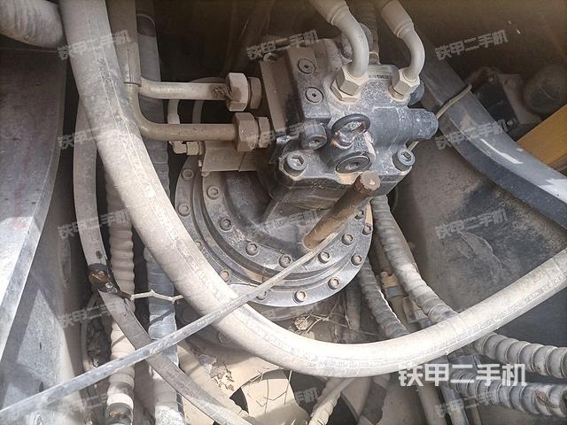 回转马达和主控阀（整机外观）