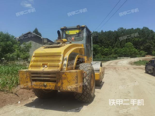 整机右后45°（设备外观及核心部件）