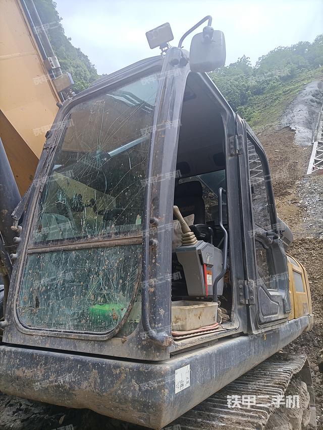 驾驶室整体（整机外观）