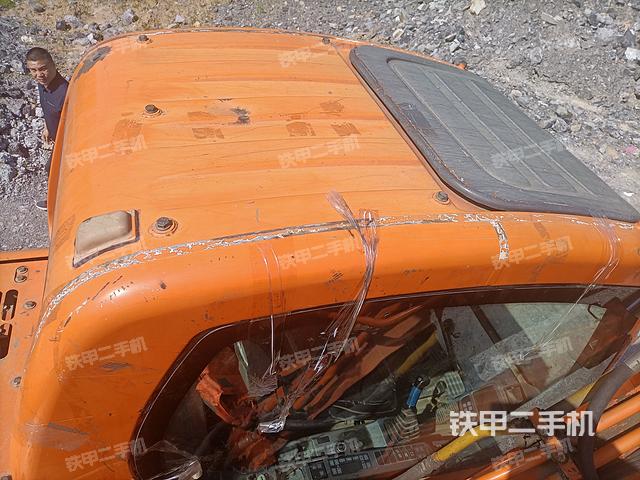 驾驶室顶部（整机外观）