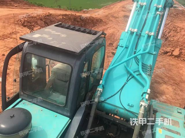 驾驶室顶部（整机外观）