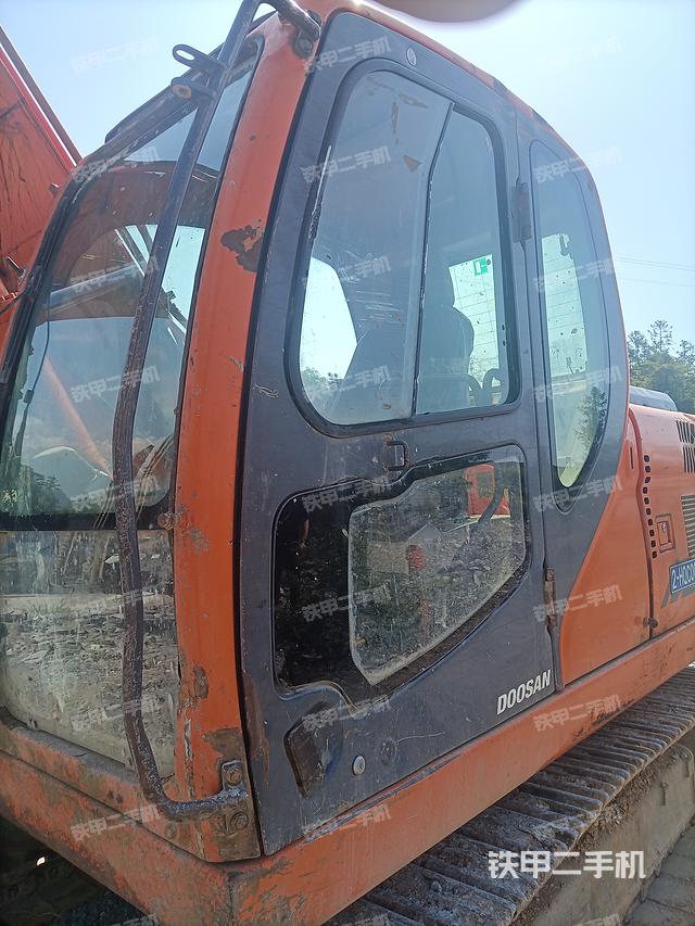 驾驶室整体（整机外观）