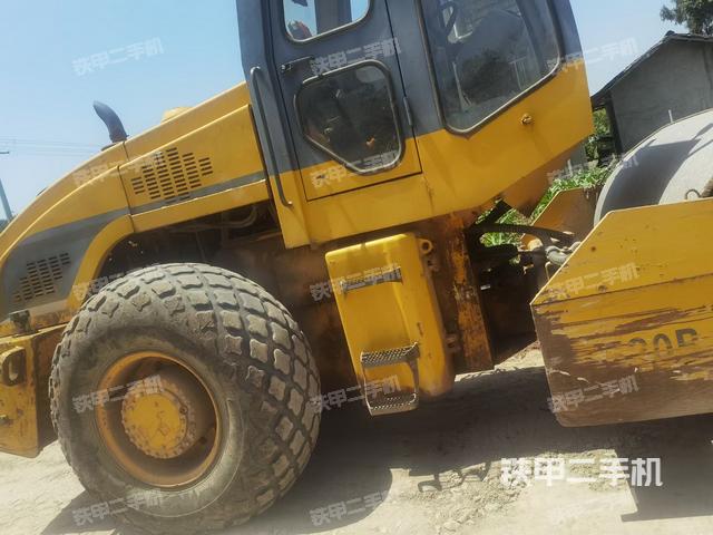 整机左侧（设备外观及核心部件）