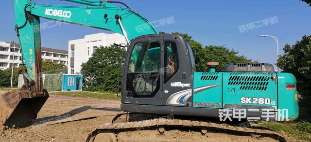神鋼SK210LC-8挖掘機(jī)