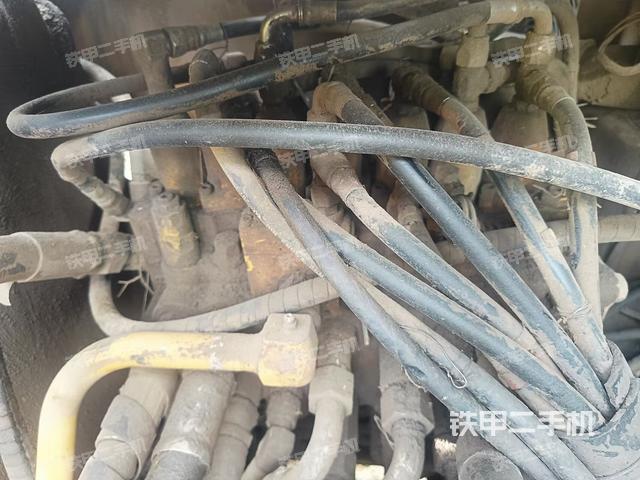 回转马达和主控阀（整机外观）