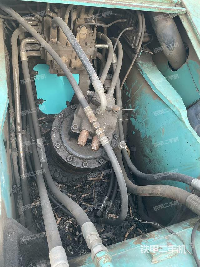 回转马达和主控阀（整机外观）