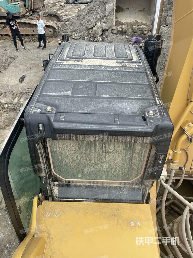 驾驶室顶部（整机外观）