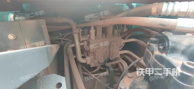 回转马达和主控阀（整机外观）