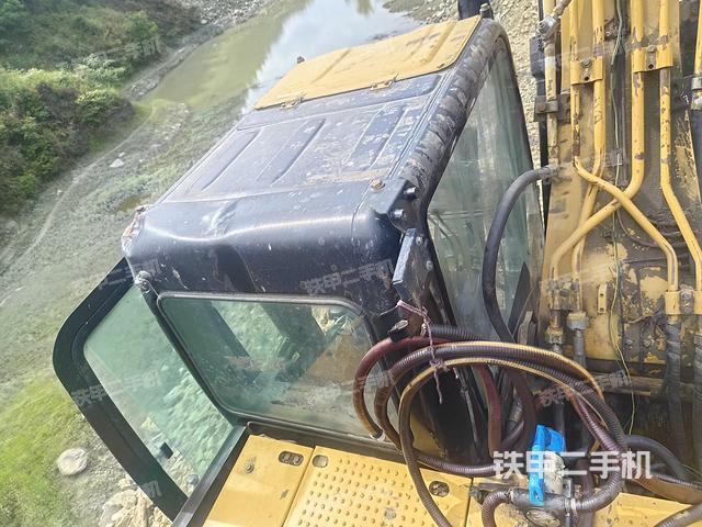 驾驶室顶部（整机外观）