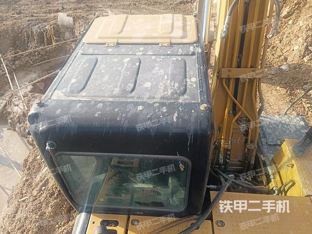 驾驶室顶部（整机外观）