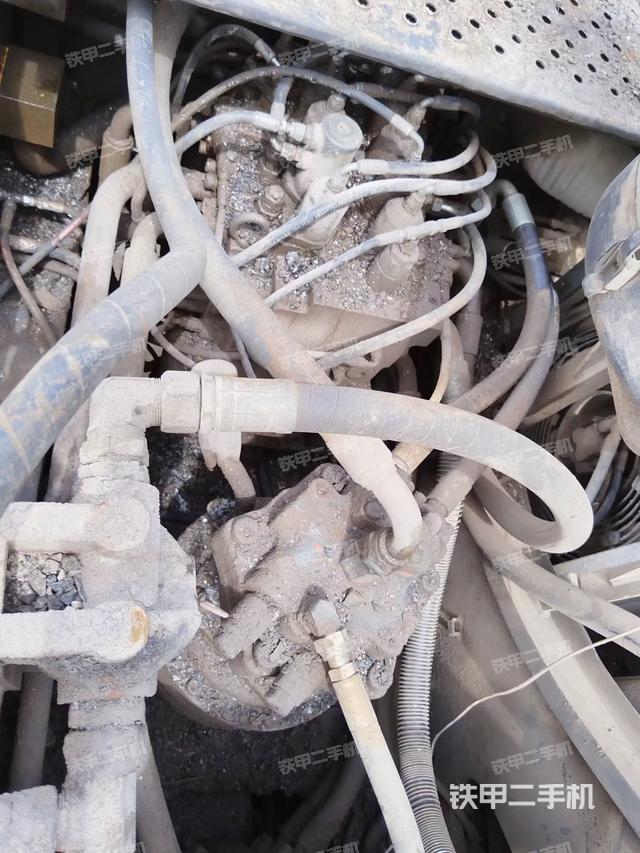 回转马达和主控阀（整机外观）