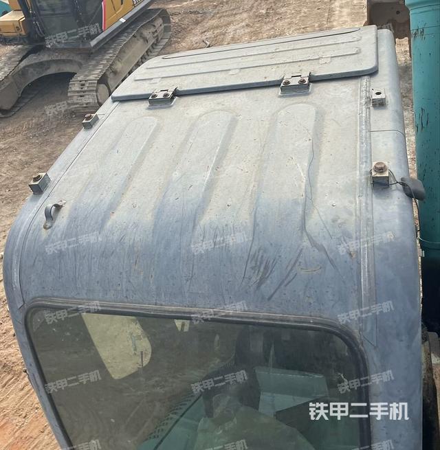 驾驶室顶部（整机外观）