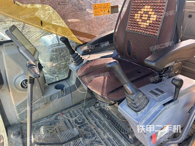 驾驶室整体（整机外观）