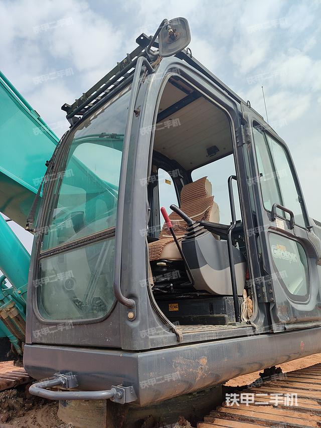 驾驶室整体（整机外观）