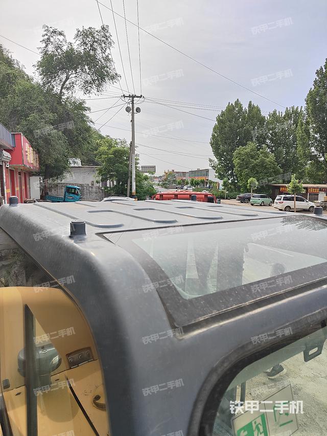 驾驶室顶部（整机外观）