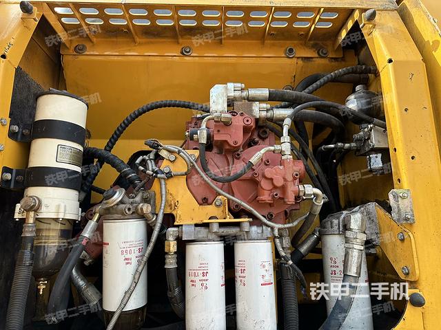 液压泵舱室正面整体（整机外观）