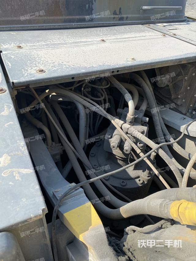 回转马达和主控阀（整机外观）