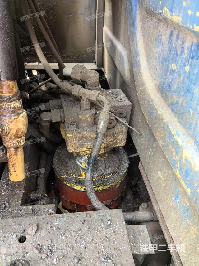 回转马达和主控阀（整机外观）