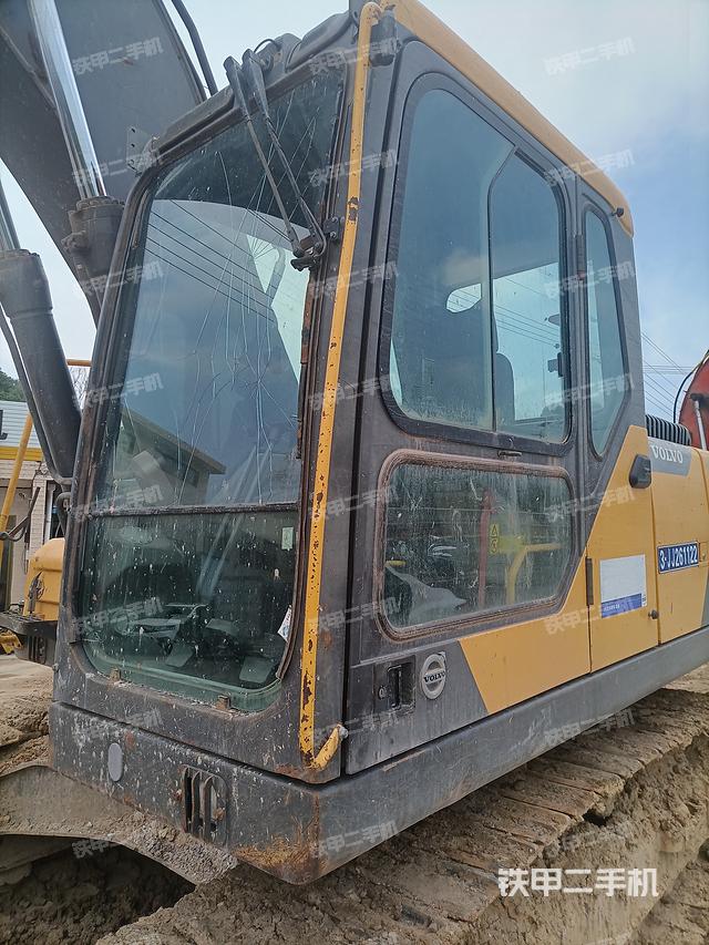 驾驶室整体（整机外观）