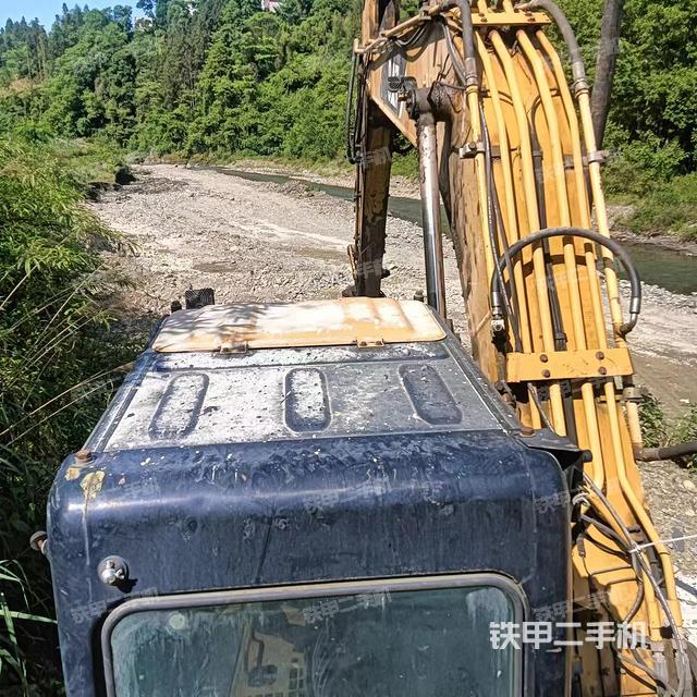 驾驶室顶部（整机外观）