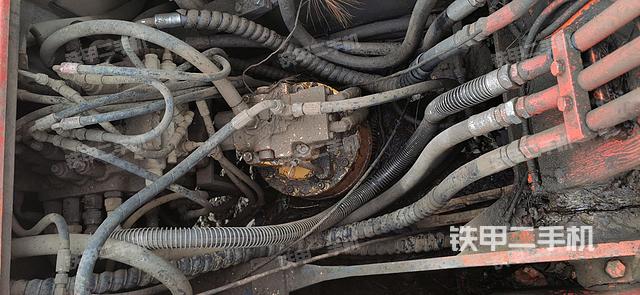 回转马达和主控阀（整机外观）