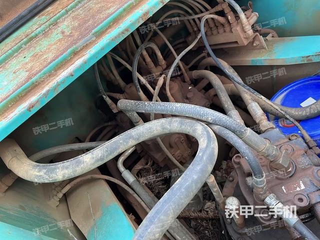 回转马达和主控阀（整机外观）