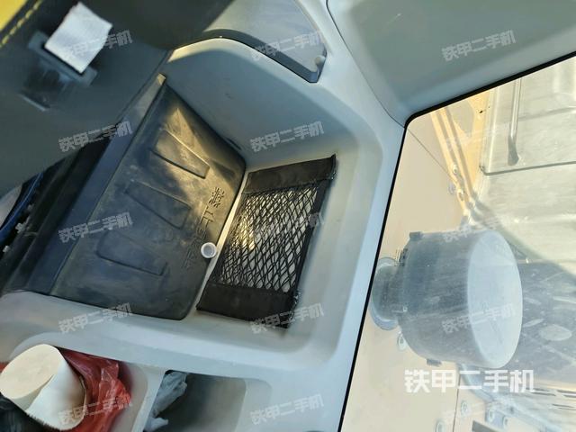 座椅右侧控制台/钥匙门/油门/含右手柄（驾驶室部分）