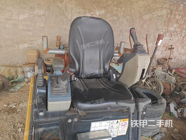 驾驶室顶部（整机外观）