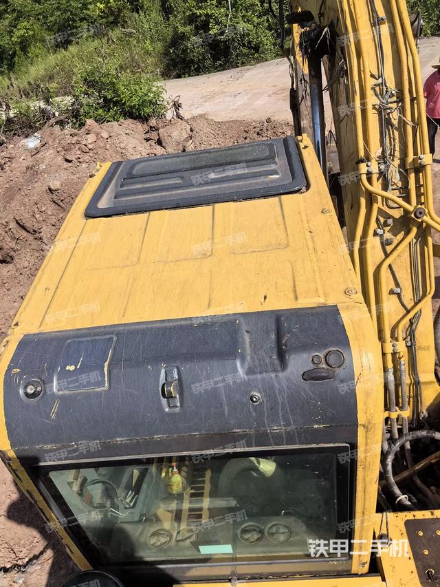 驾驶室顶部（整机外观）