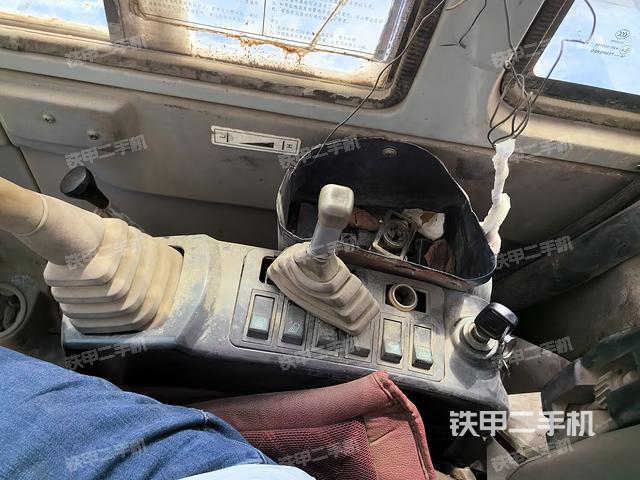 驾驶室整体（整机外观）