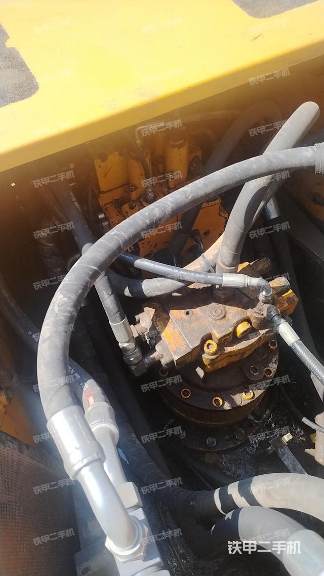 回转马达和主控阀（整机外观）