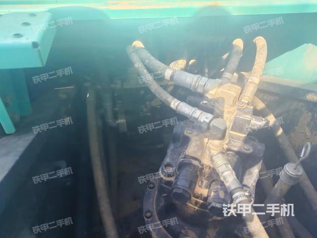 回转马达和主控阀（整机外观）