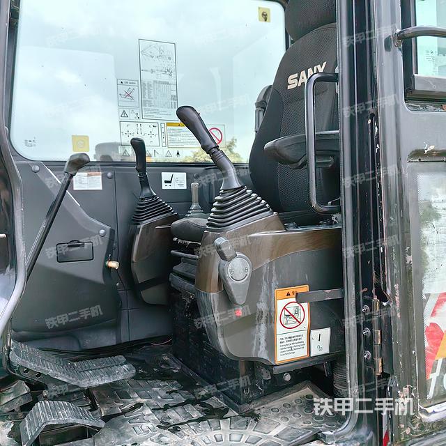 驾驶室顶部（整机外观）