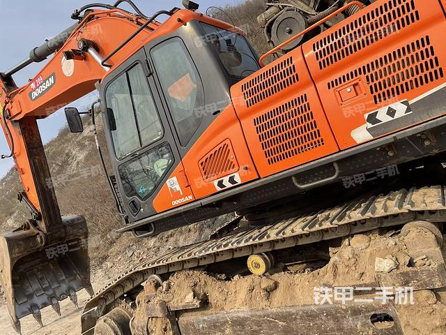 驾驶室整体（整机外观）