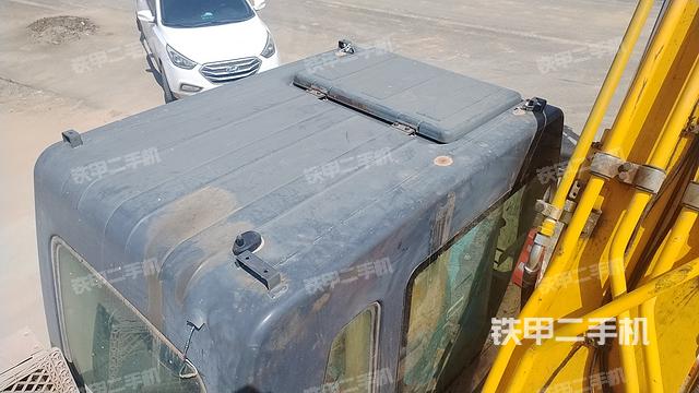 驾驶室顶部（整机外观）