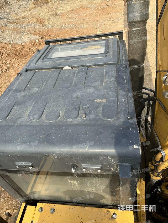 驾驶室顶部（整机外观）