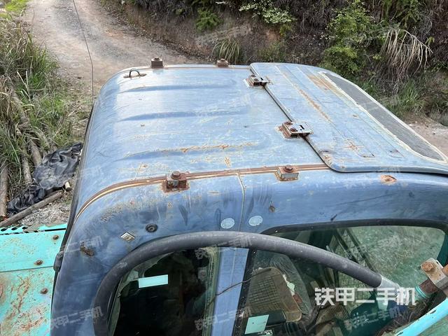 驾驶室顶部（整机外观）