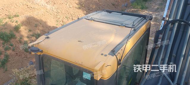 驾驶室顶部（整机外观）