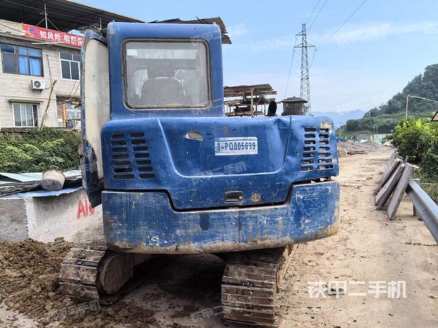 驾驶室顶部（整机外观）