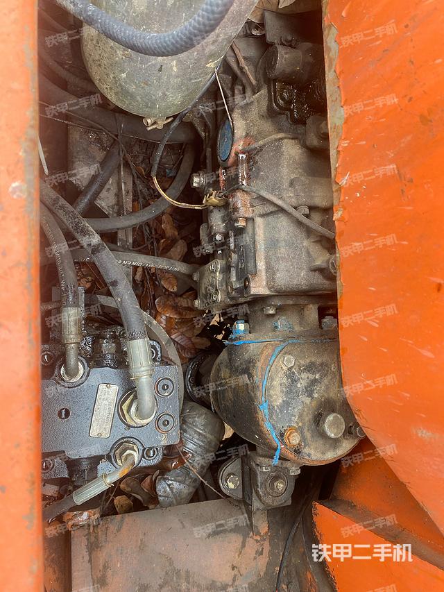 回转马达和主控阀（整机外观）