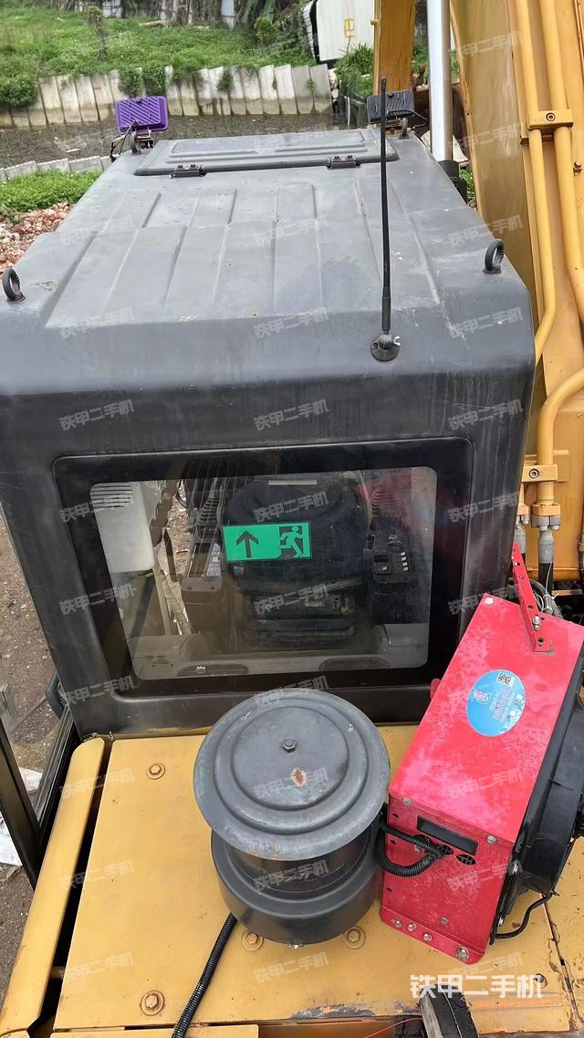 驾驶室顶部（整机外观）