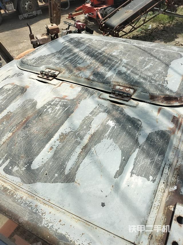 驾驶室顶部（整机外观）