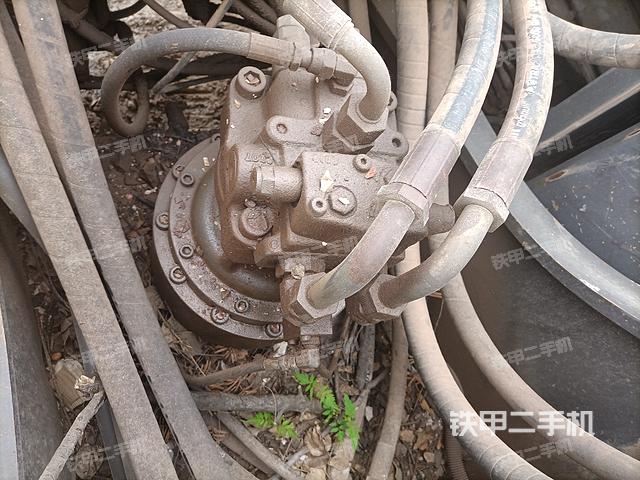 回转马达和主控阀（整机外观）