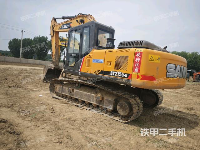 三一重工SY215C挖掘机的设备实拍-第2张实拍照片