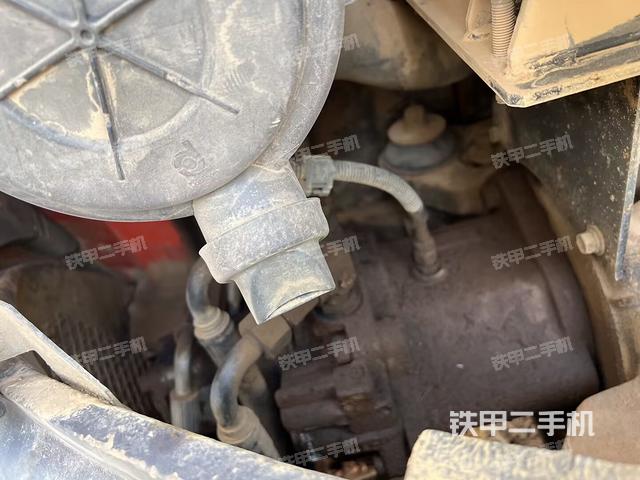 液压泵舱室正面整体（整机外观）